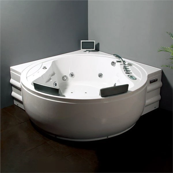 Nagy jacuzzi fürdőkád